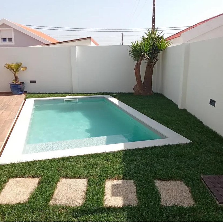 Piscina residencial contemporânea em Torres Vedras